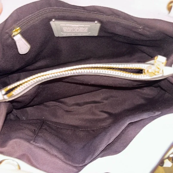 Coach Minetta Crossbody in Chalk Pebbled Leather NWOT 2017 - Picture 8 of 10